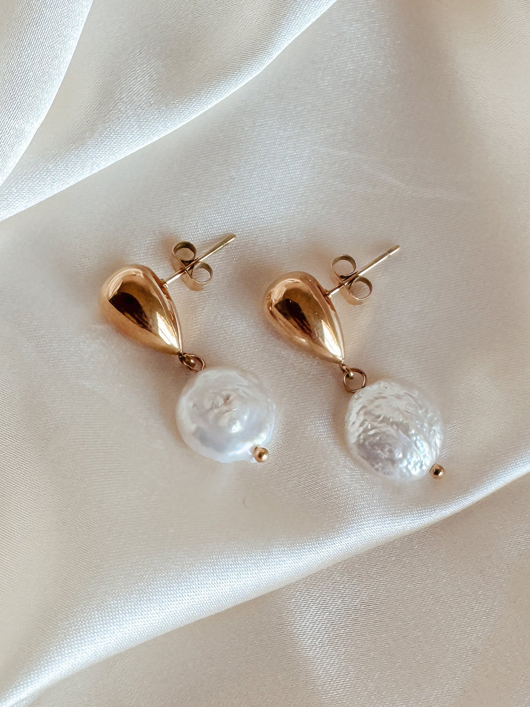 Genevie Pearl Earrings - Earrings