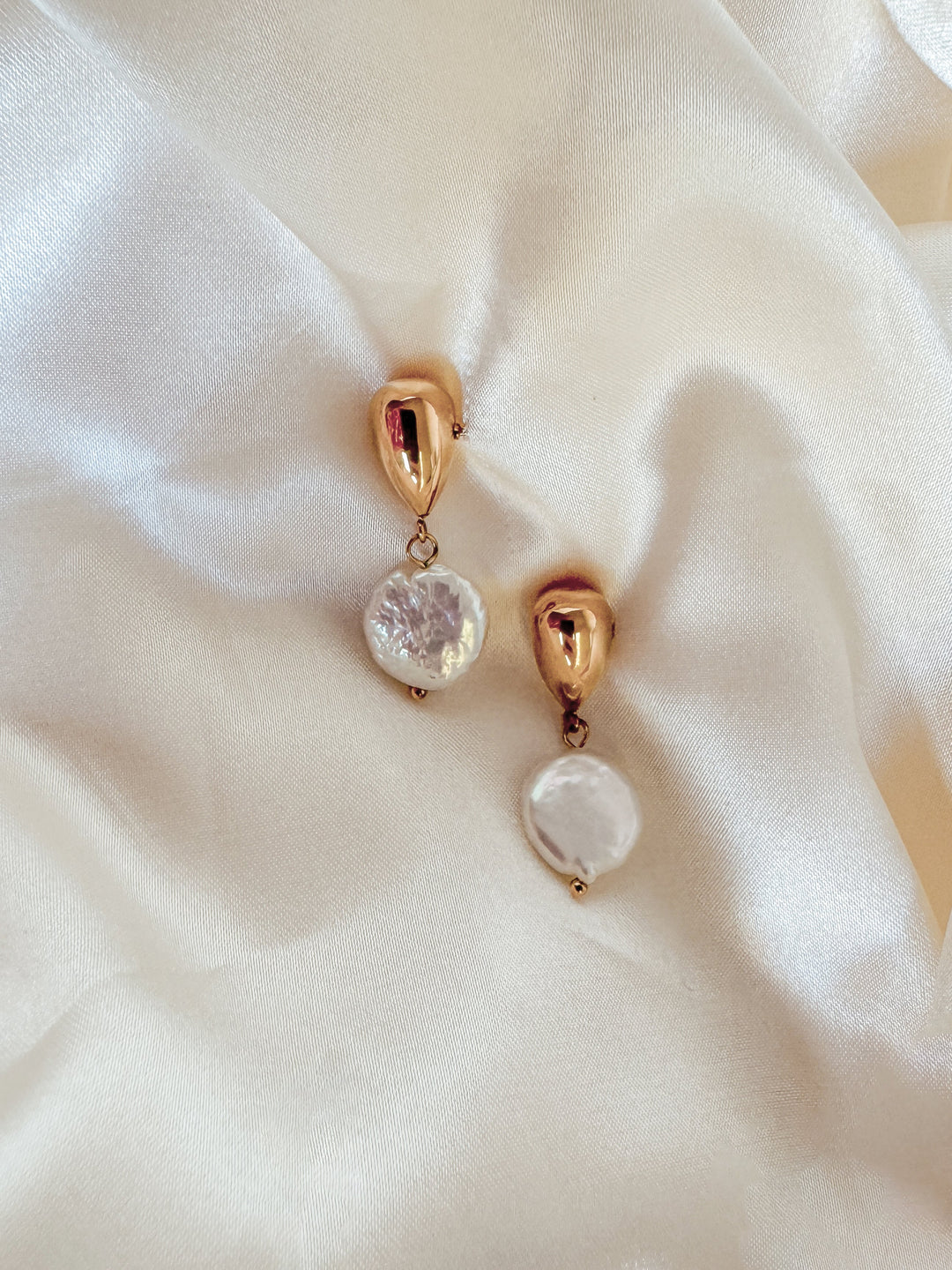 Genevie Pearl Earrings - Earrings